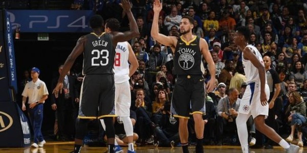 NBA约基奇补时争议三分绝杀勇士，终结对手七连胜登顶西部引热议